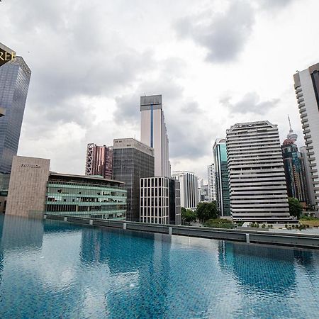 Ph Suites At Pavilion Bukit Bintang Kuala Lumpur Exteriör bild The swimming pool at the 33rd floor of the hotel