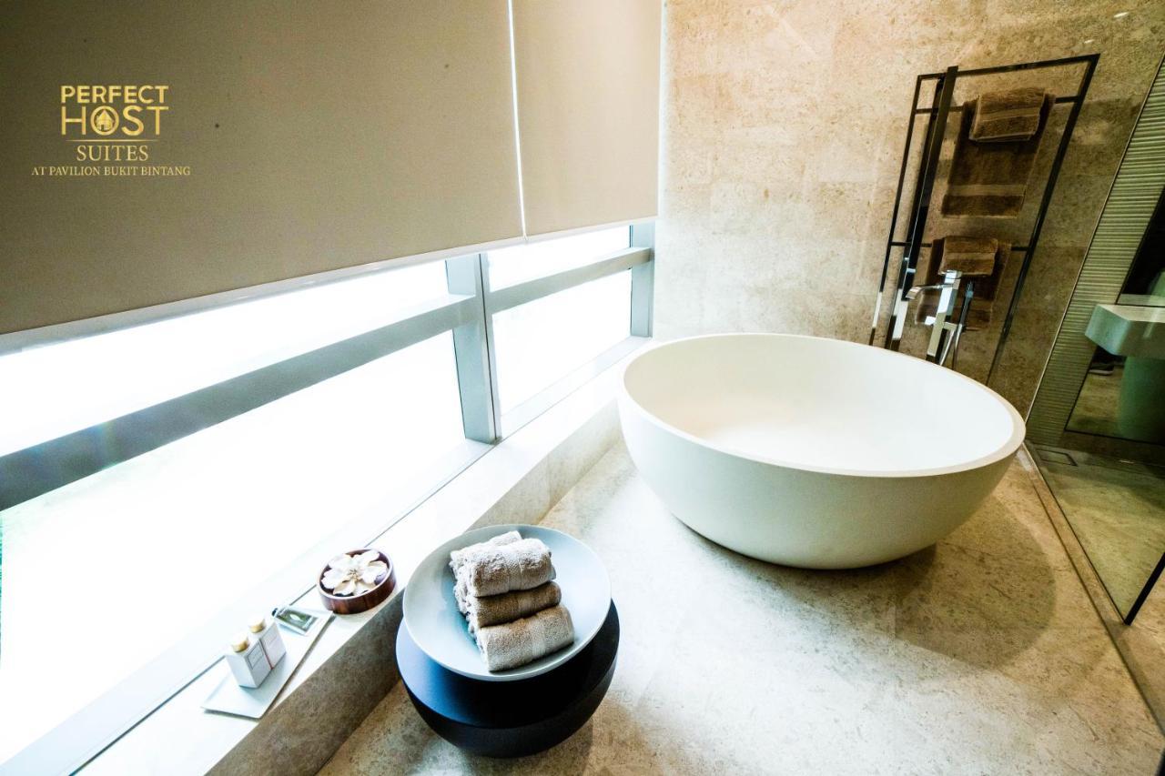 Ph Suites At Pavilion Bukit Bintang Kuala Lumpur Exteriör bild Bathroom at the hotel