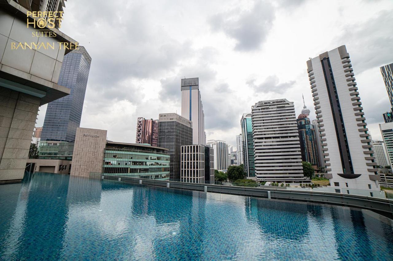 Ph Suites At Pavilion Bukit Bintang Kuala Lumpur Exteriör bild The swimming pool at the 33rd floor of the hotel